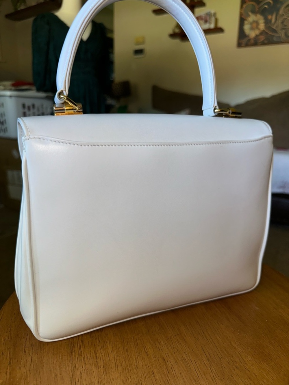 Vintage Gucci Kelly-like White Calfskin Leather Handbag with Suede Interior - Picture 4 of 16
